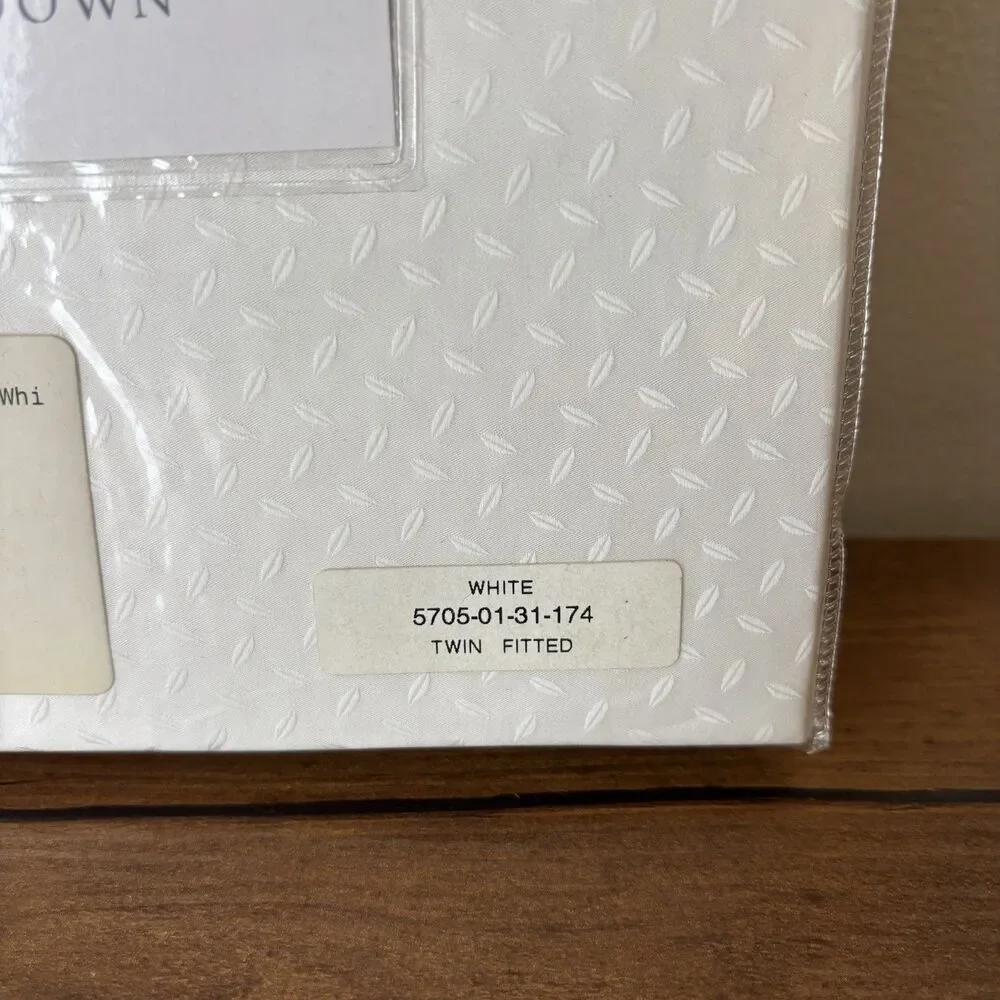 CUDDLEDOWN 400 Thread Count Fitted Sheet Twin, White Riso Jacquard Combed Cotton